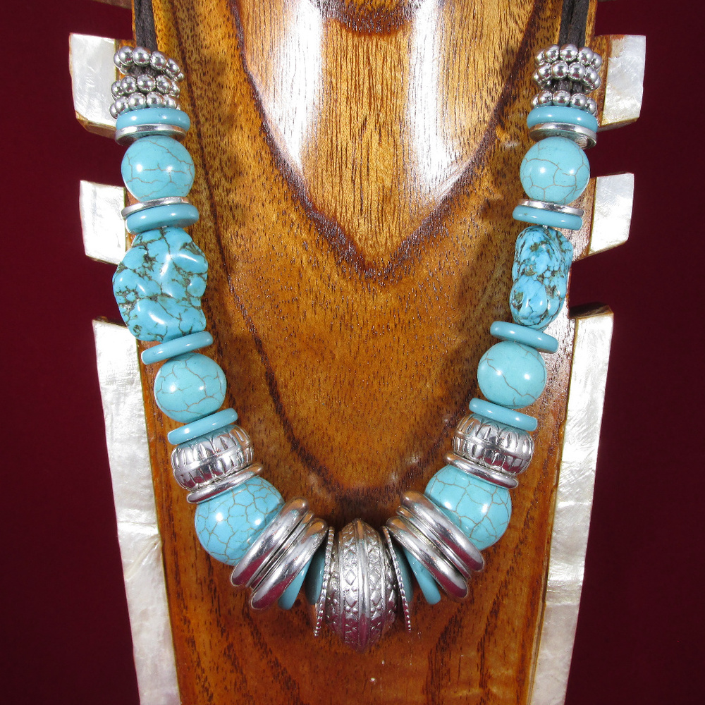 Erica Lyons Turquoise Silver Tone Necklace